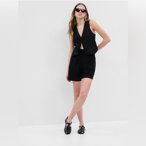 NWT Women’s Black Pleated Linen High-Rise Bermuda Trouser Shorts - Picture 4 of 5